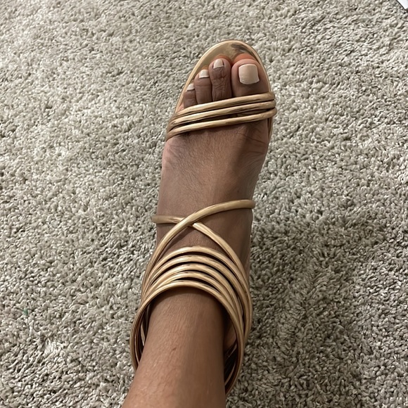 Rose gold Steve Madden heels sz 8 - Picture 2 of 4